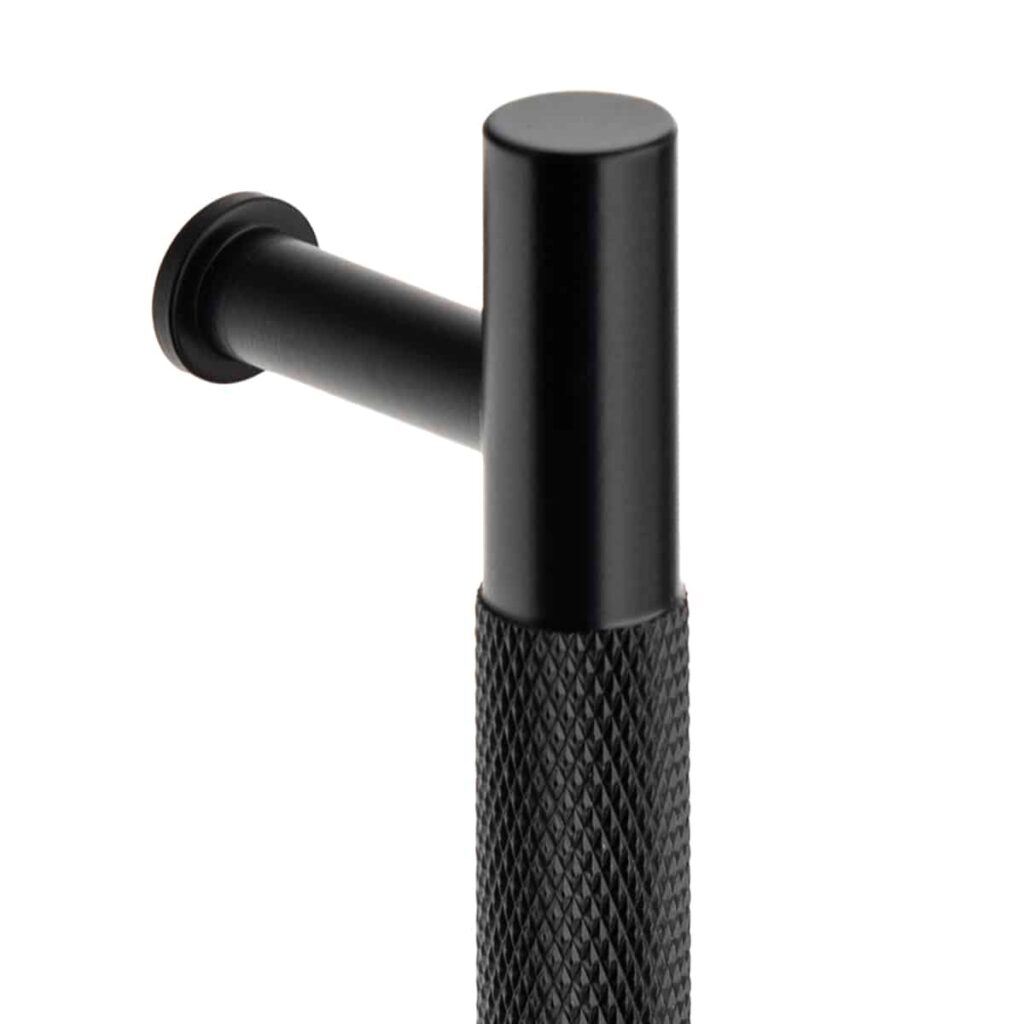 black knurled handle